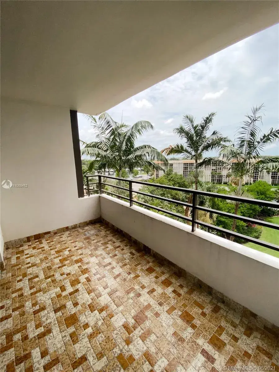 500 Three Islands Blvd # 307, Hallandale Beach FL 33009
