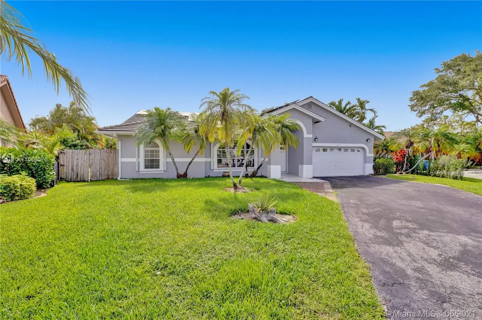 2269 N Rock Island Rd, Margate FL 33063 photo 3