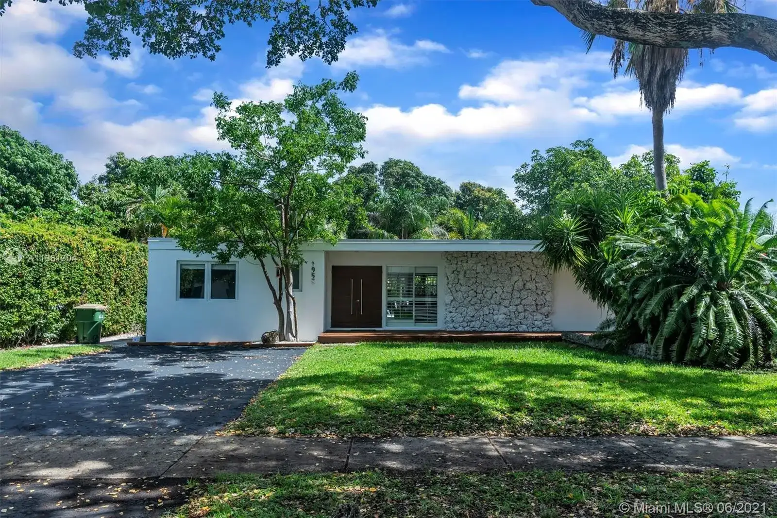 1955 Alamanda Dr, North Miami FL 33181 photo 5