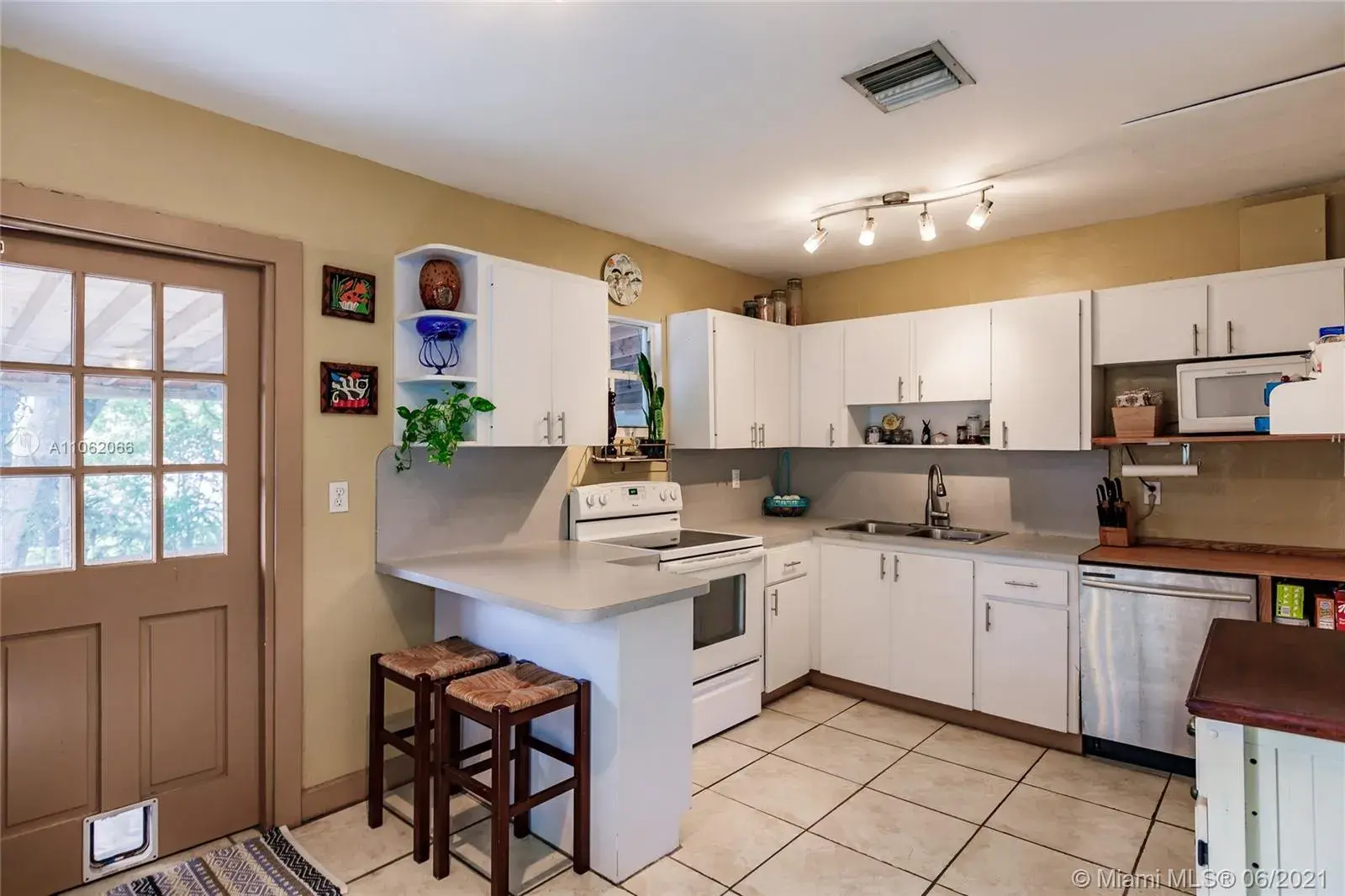 440 S Melrose Dr, Miami Springs FL 33166