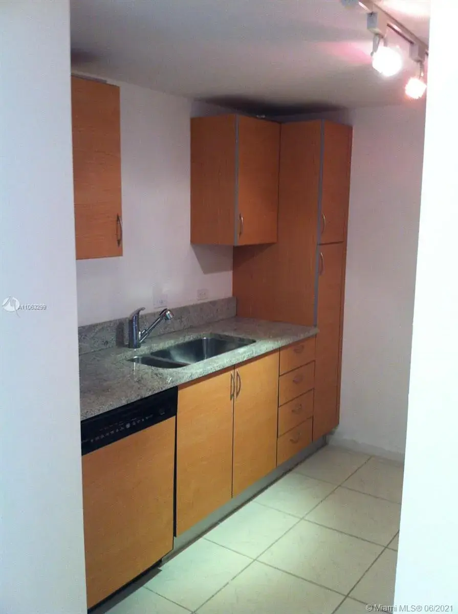 2775 NE 187th St # 422, Aventura FL 33180