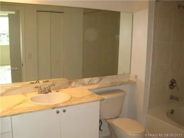 2775 NE 187th St # 422, Aventura FL 33180