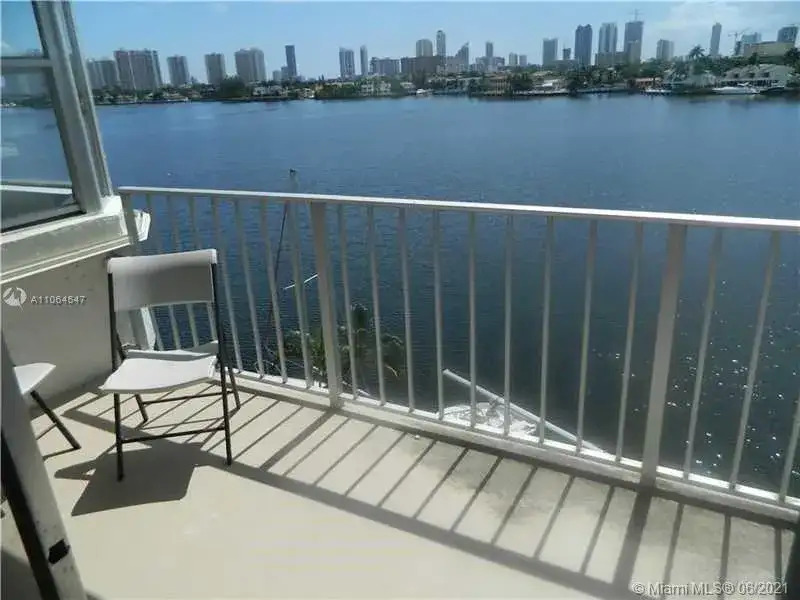 16570 NE 26th Ave # 5G, North Miami Beach FL 33160 photo 2