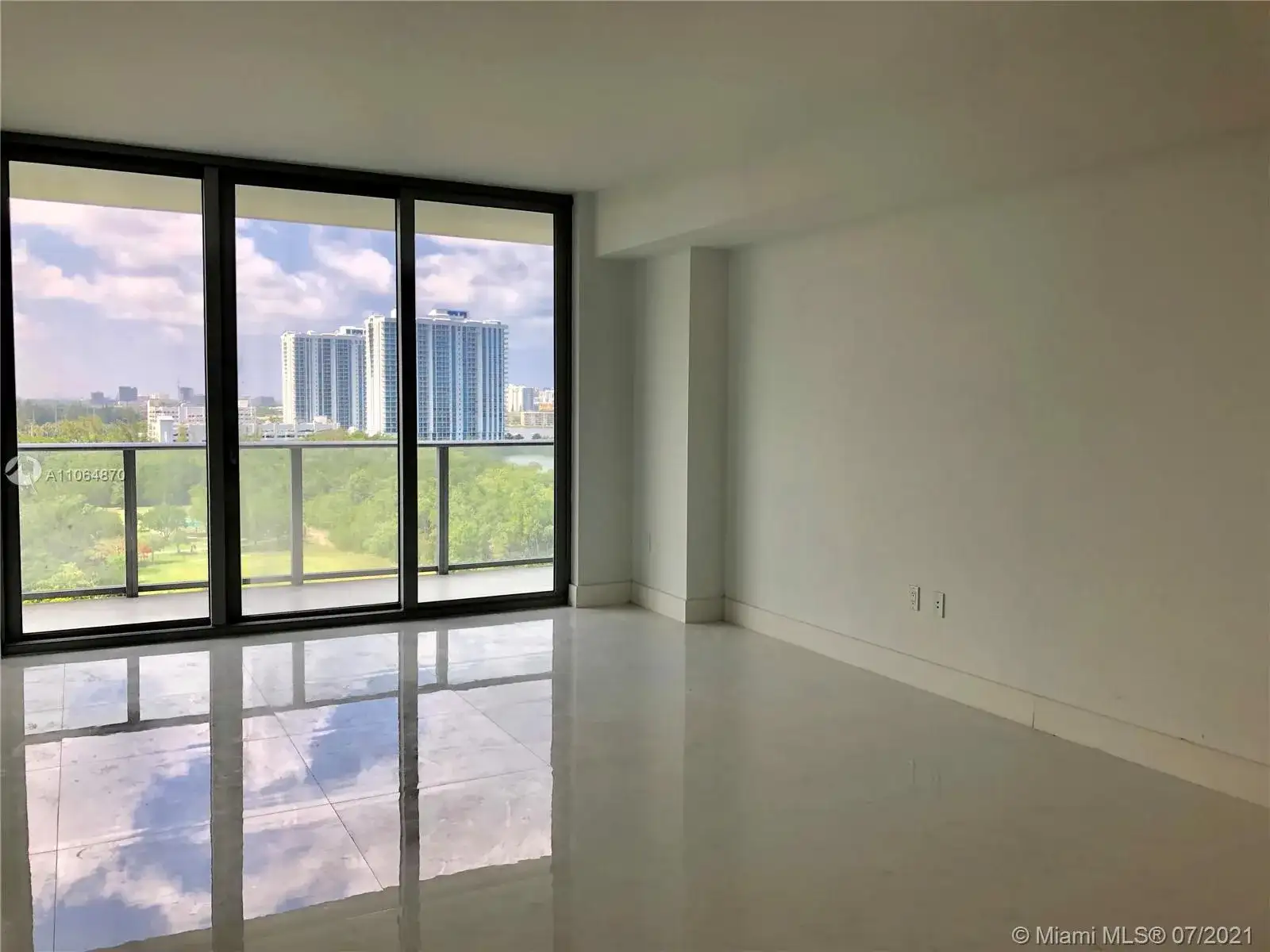 16385 Biscayne Blvd # 1002, North Miami Beach FL 33160 photo 2