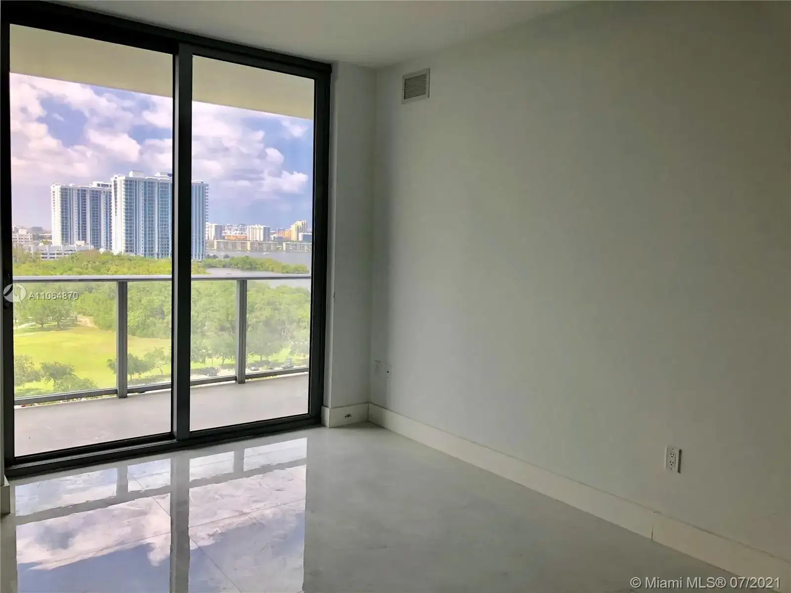 16385 Biscayne Blvd # 1002, North Miami Beach FL 33160 photo 3