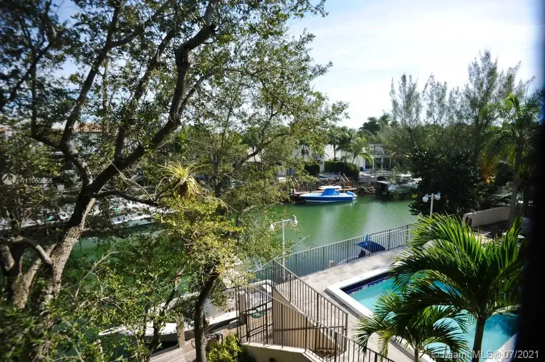 5201 Orduna Dr # 14, Coral Gables FL 33146 photo 2