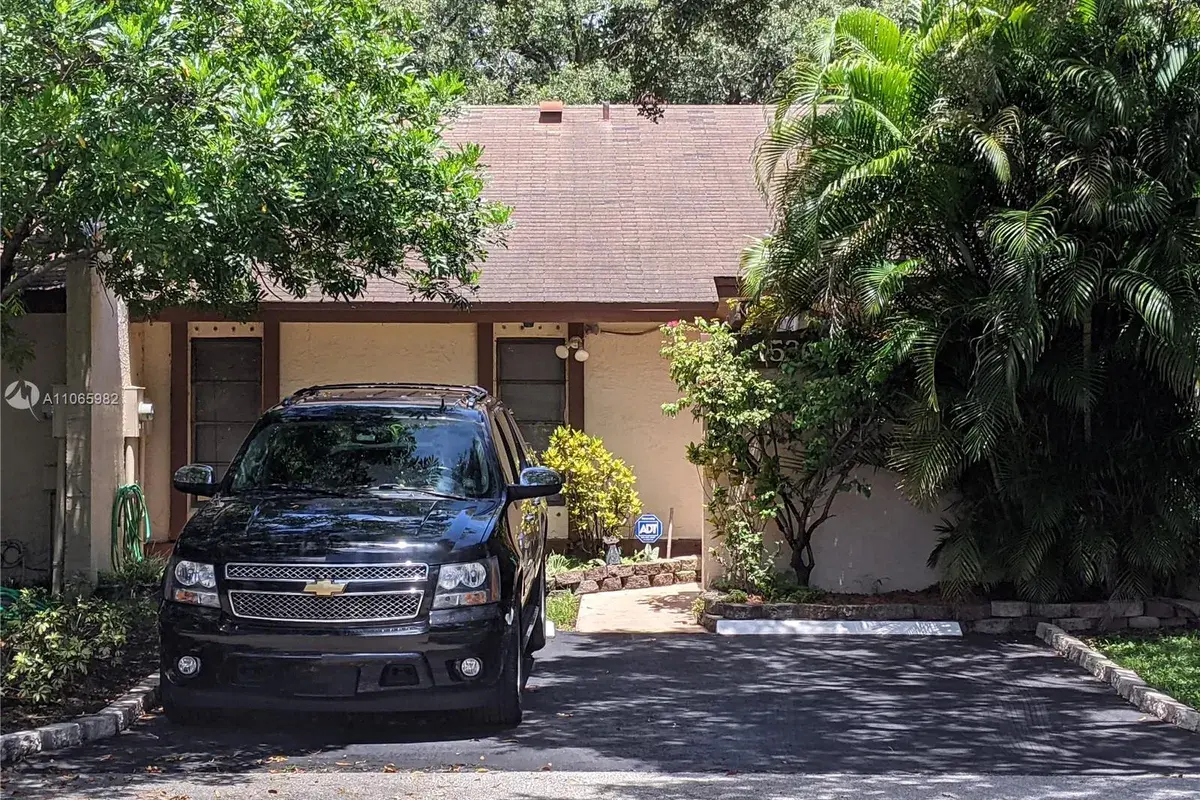 1530 NW 96th Ave # 1530, Pembroke Pines FL 33024