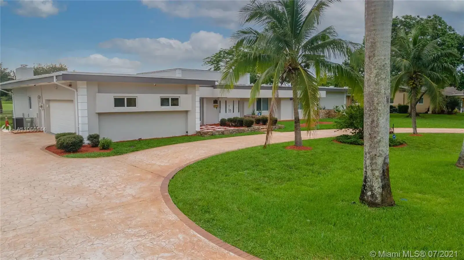 621 E Tropical WAY, Plantation FL 33317 photo 3