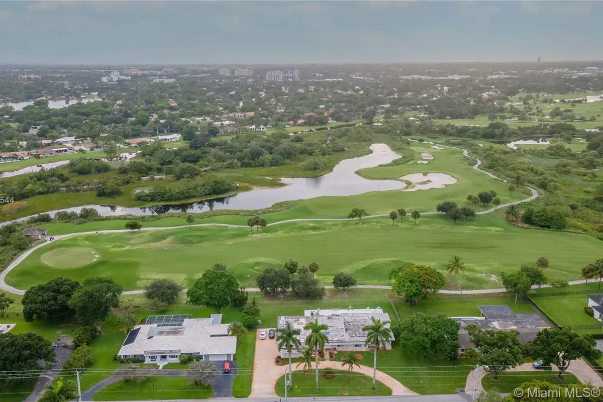 621 E Tropical Way, Plantation FL 33317