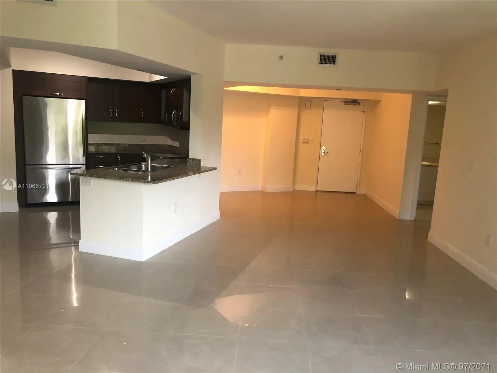 20000 E Country Club Dr # 212, Aventura FL 33180