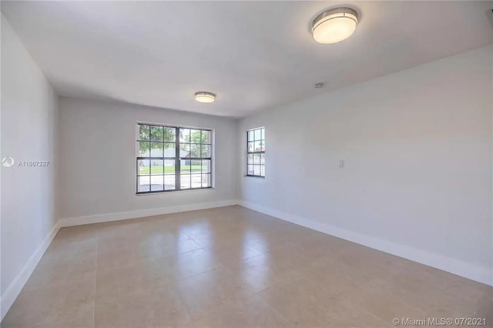 410 W 30th Pl, Hialeah FL 33012 photo 4
