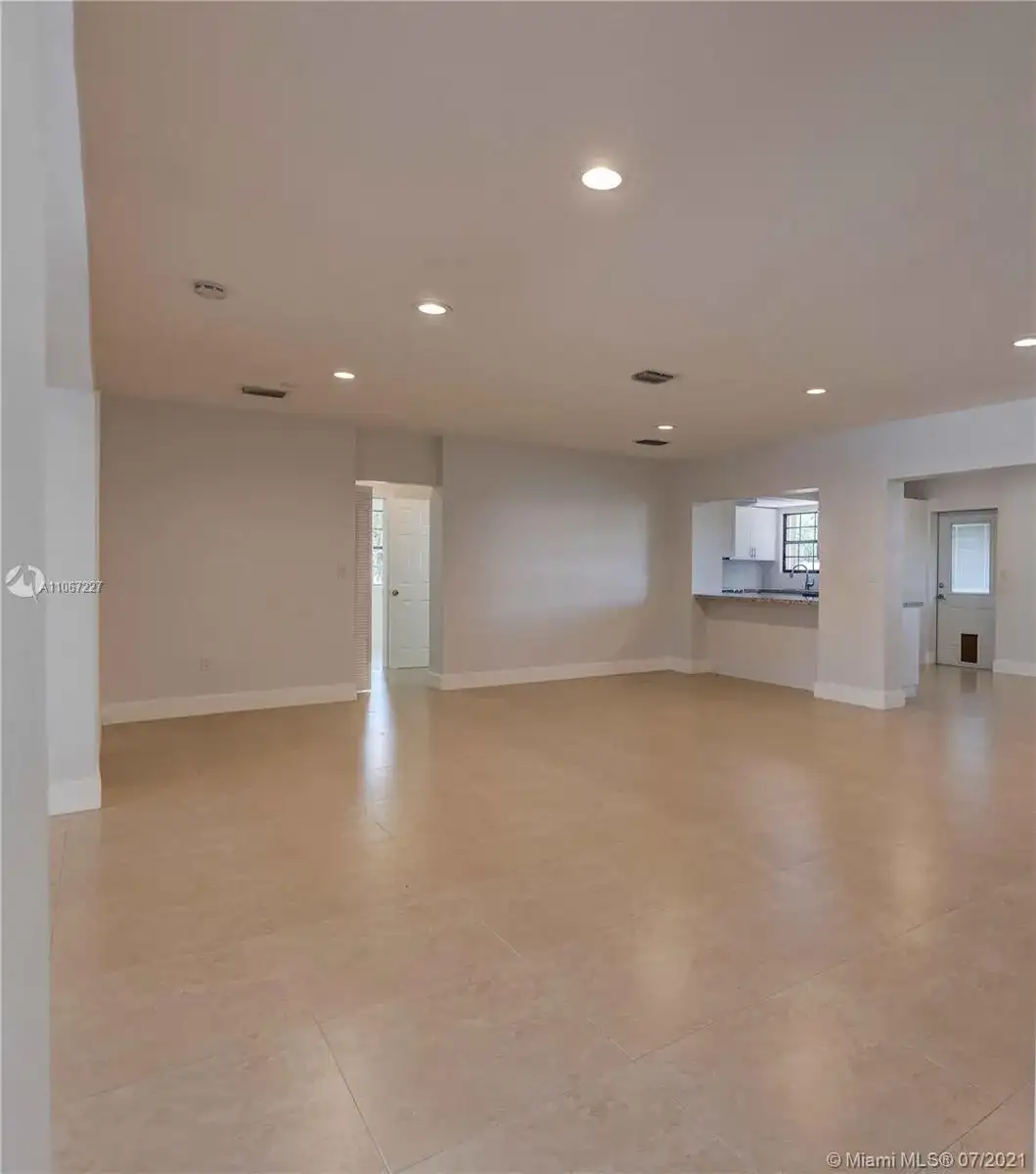 410 W 30th Pl, Hialeah FL 33012 photo 5