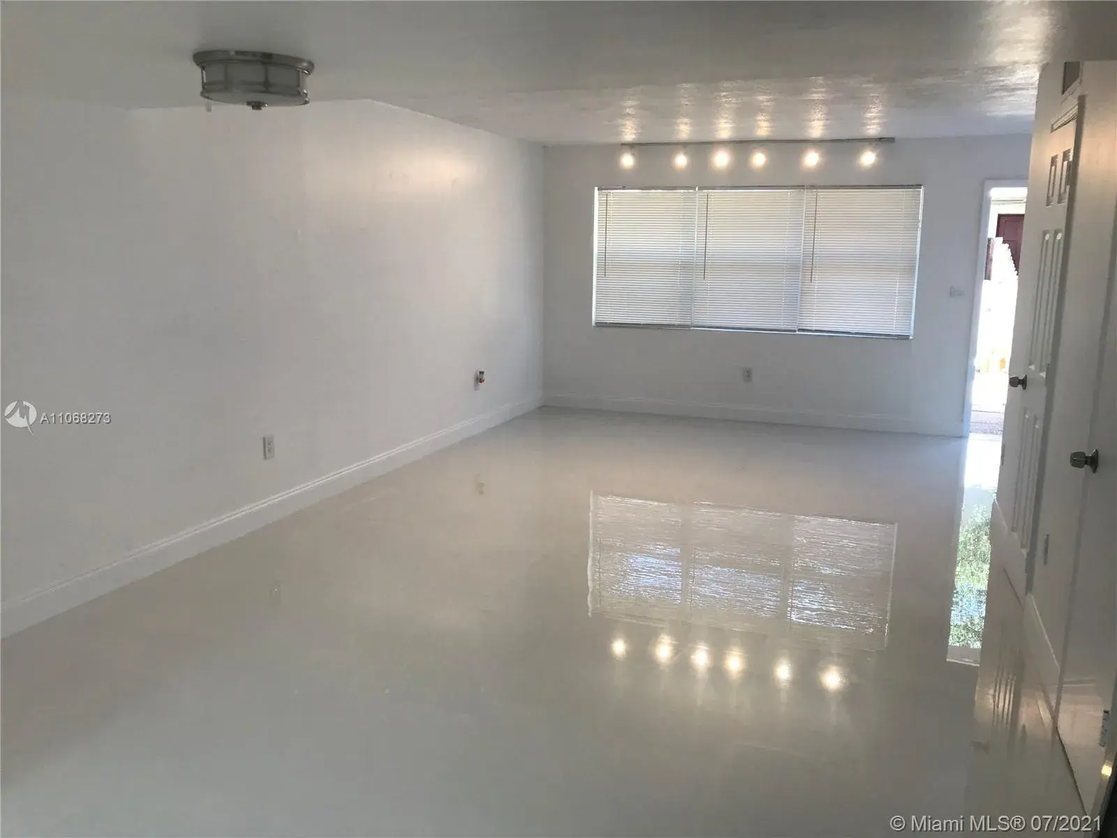 1560 NE 151st St # 103, North Miami Beach FL 33162
