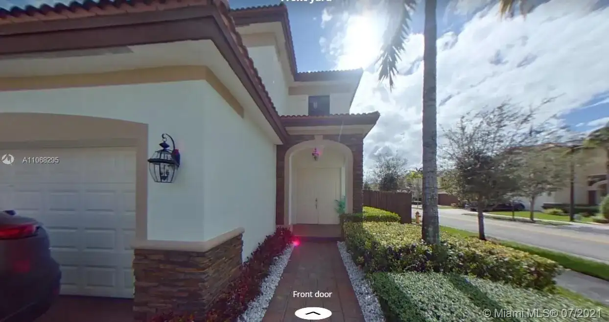 10086 NW 89th Ter, Doral FL 33178 photo 2