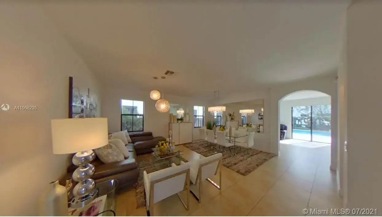 10086 NW 89th Ter, Doral FL 33178 photo 4