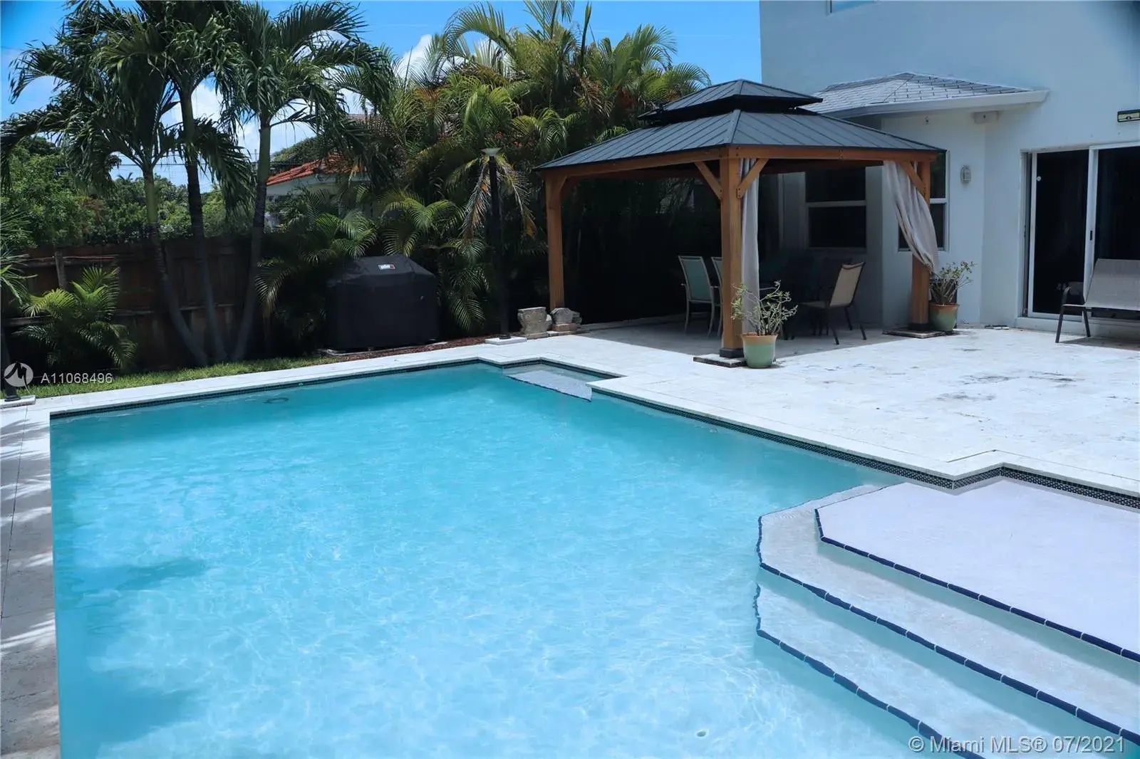 646 W 51st St, Miami Beach FL 33140