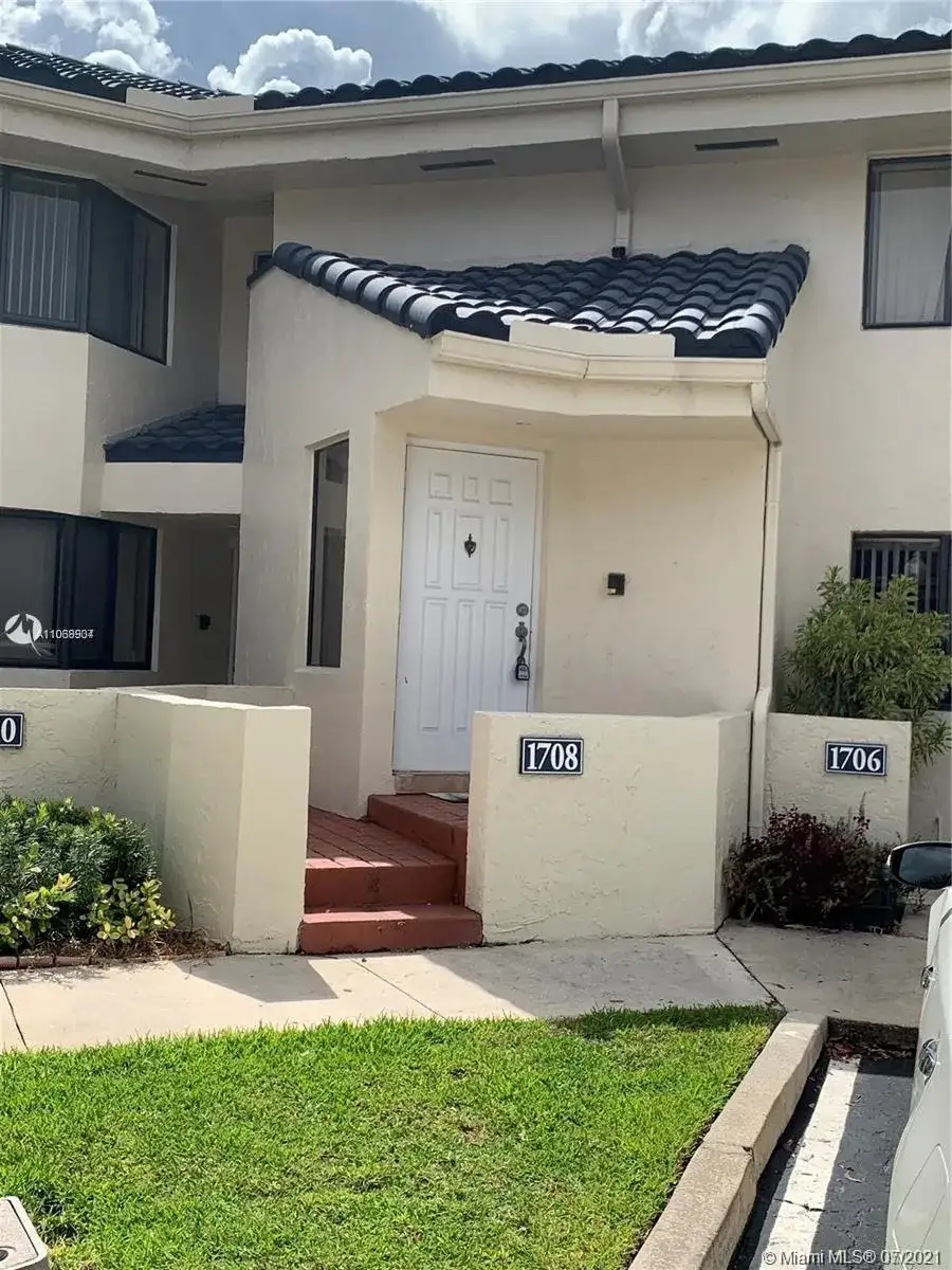 1708 NW 81st Way, Plantation FL 33322 photo 2
