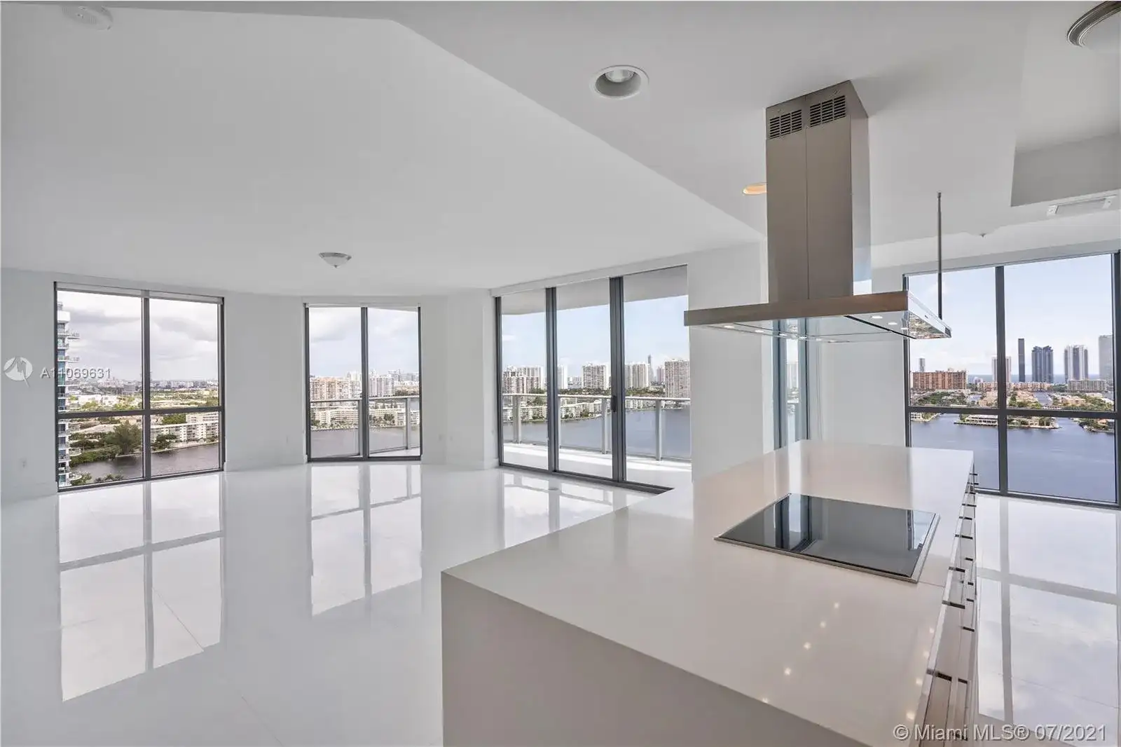 17111 Biscayne Blvd # 2109, North Miami Beach FL 33160 photo 3