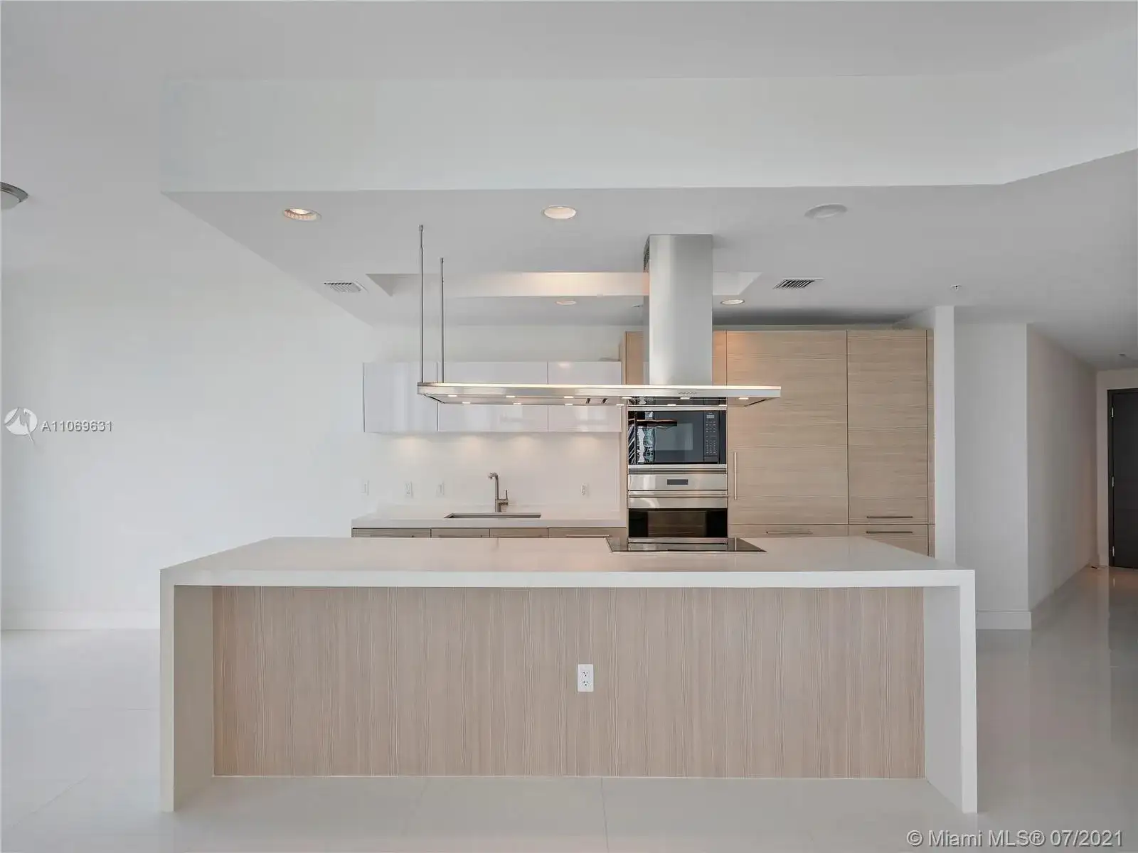 17111 Biscayne Blvd # 2109, North Miami Beach FL 33160 photo 5