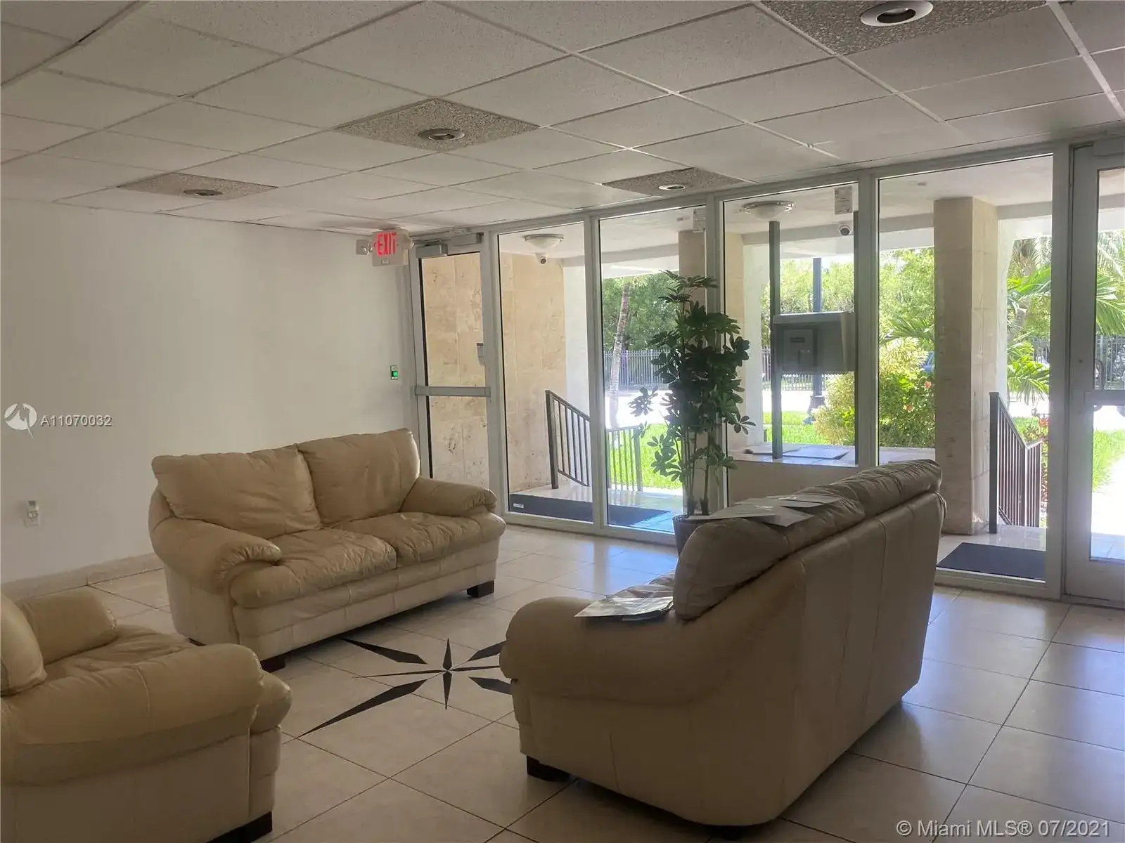 250 180th Dr # 201, Sunny Isles Beach FL 33160 photo 3