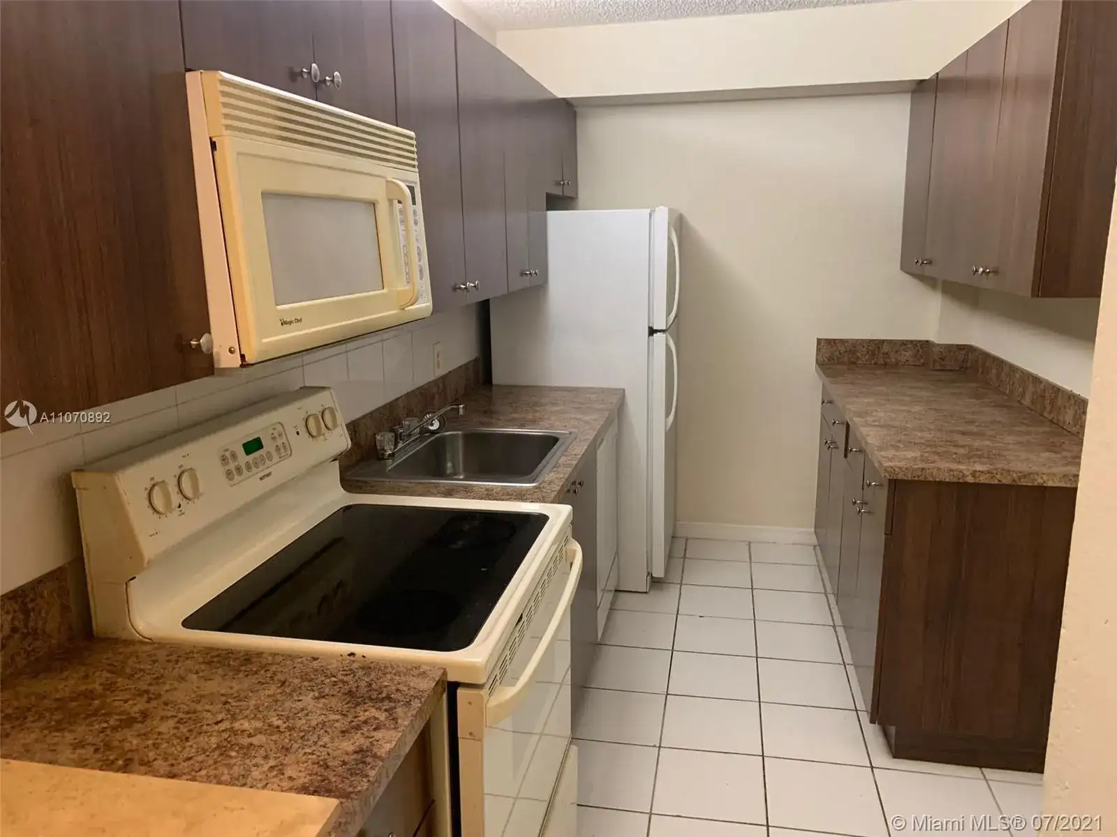 1251 NE 108th St # 106, Miami FL 33161 photo 3