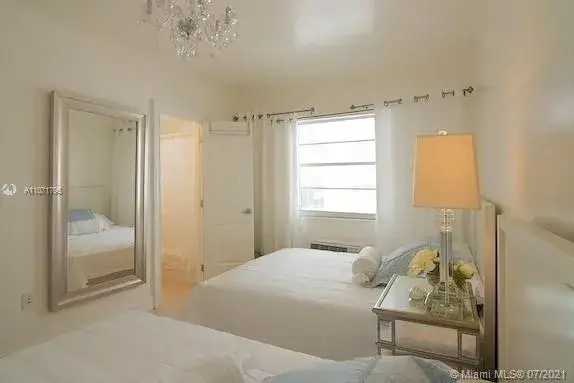 1 bedroom 1 bath Residential for sale at 335 Ocean Dr # 214, Miami Beach FL 33139