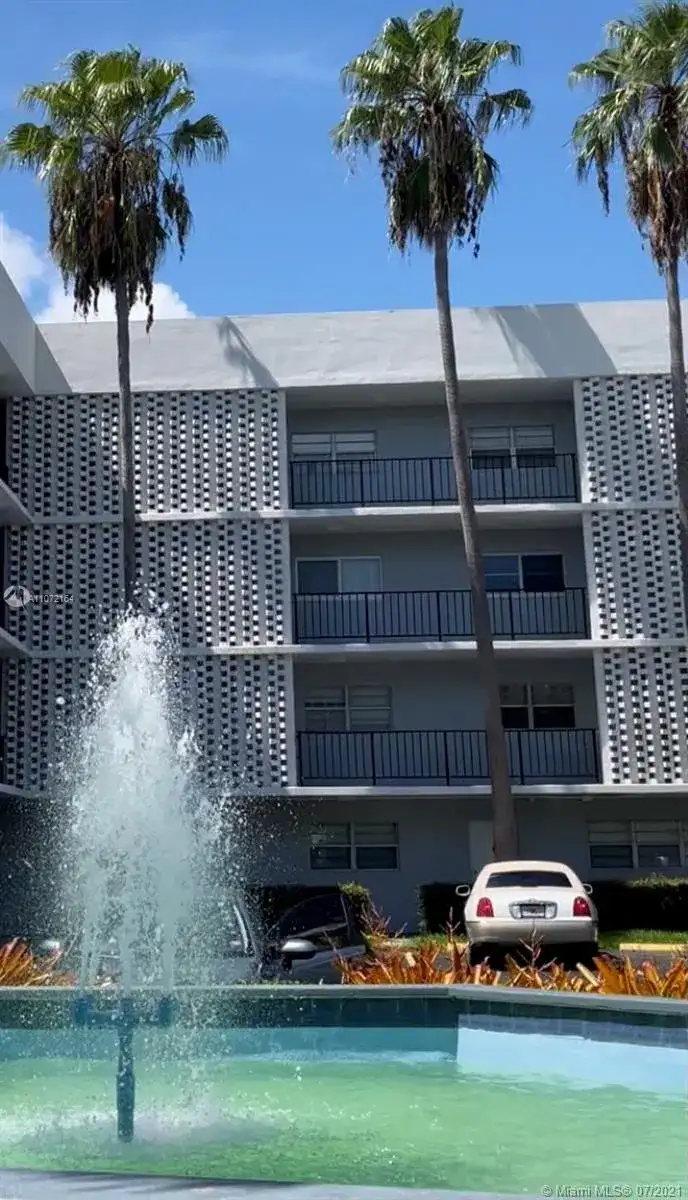 873 NE 195th St # 309, Miami FL 33179 photo 3
