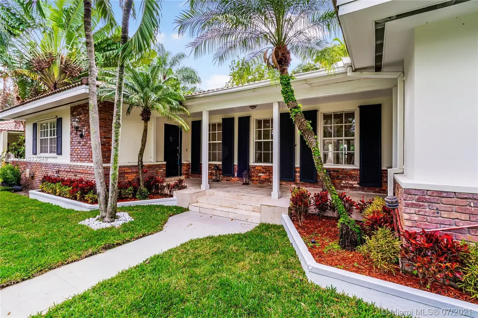 4756 Bay Point Rd, Miami FL 33137 photo 2