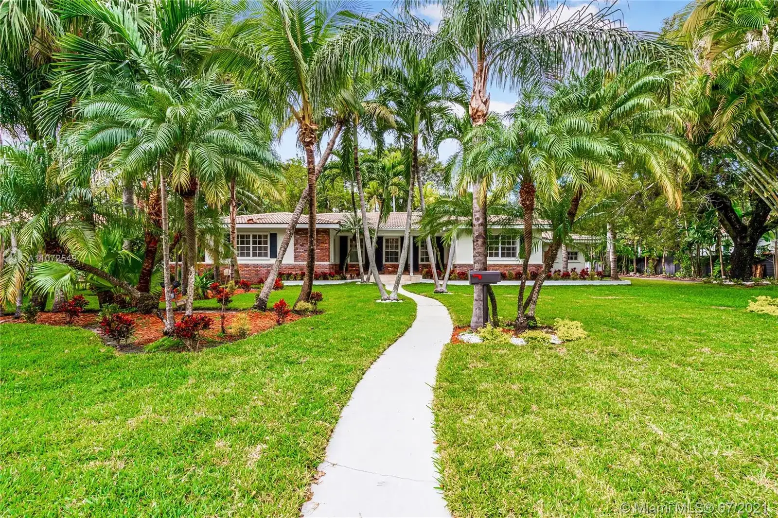 4756 Bay Point Rd, Miami FL 33137 photo 3
