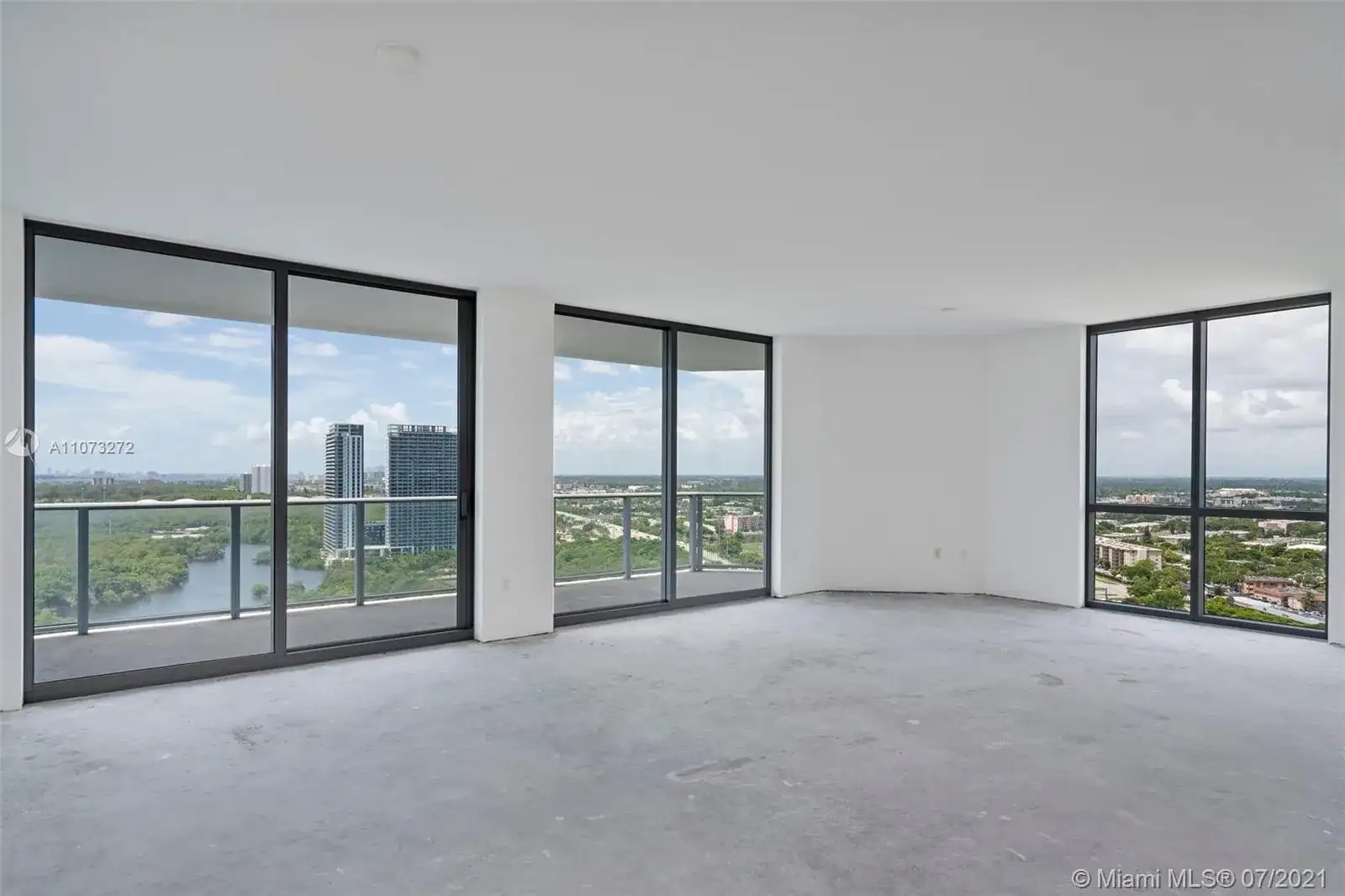 17111 Biscayne Blvd # 2302, North Miami Beach FL 33160 photo 2
