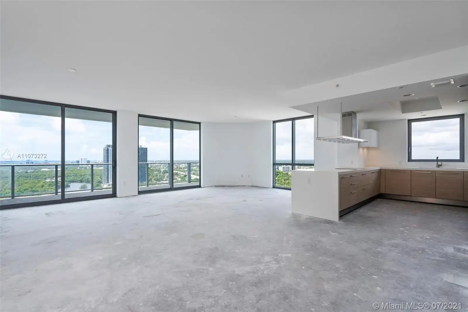 17111 Biscayne Blvd # 2302, North Miami Beach FL 33160 photo 4