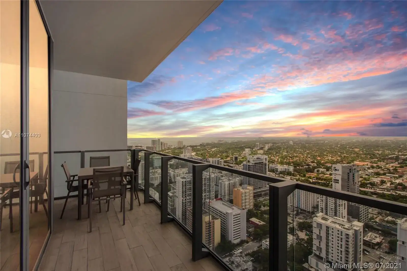 88 SW 7th St # 3806, Miami FL 33130 photo 2