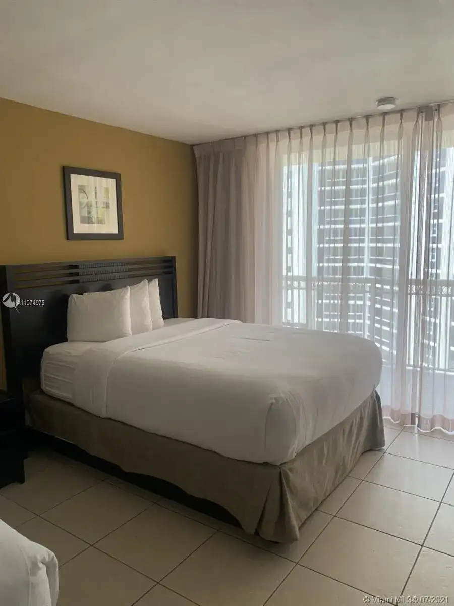 19201 Collins Ave # 1117, Sunny Isles Beach FL 33160 photo 2