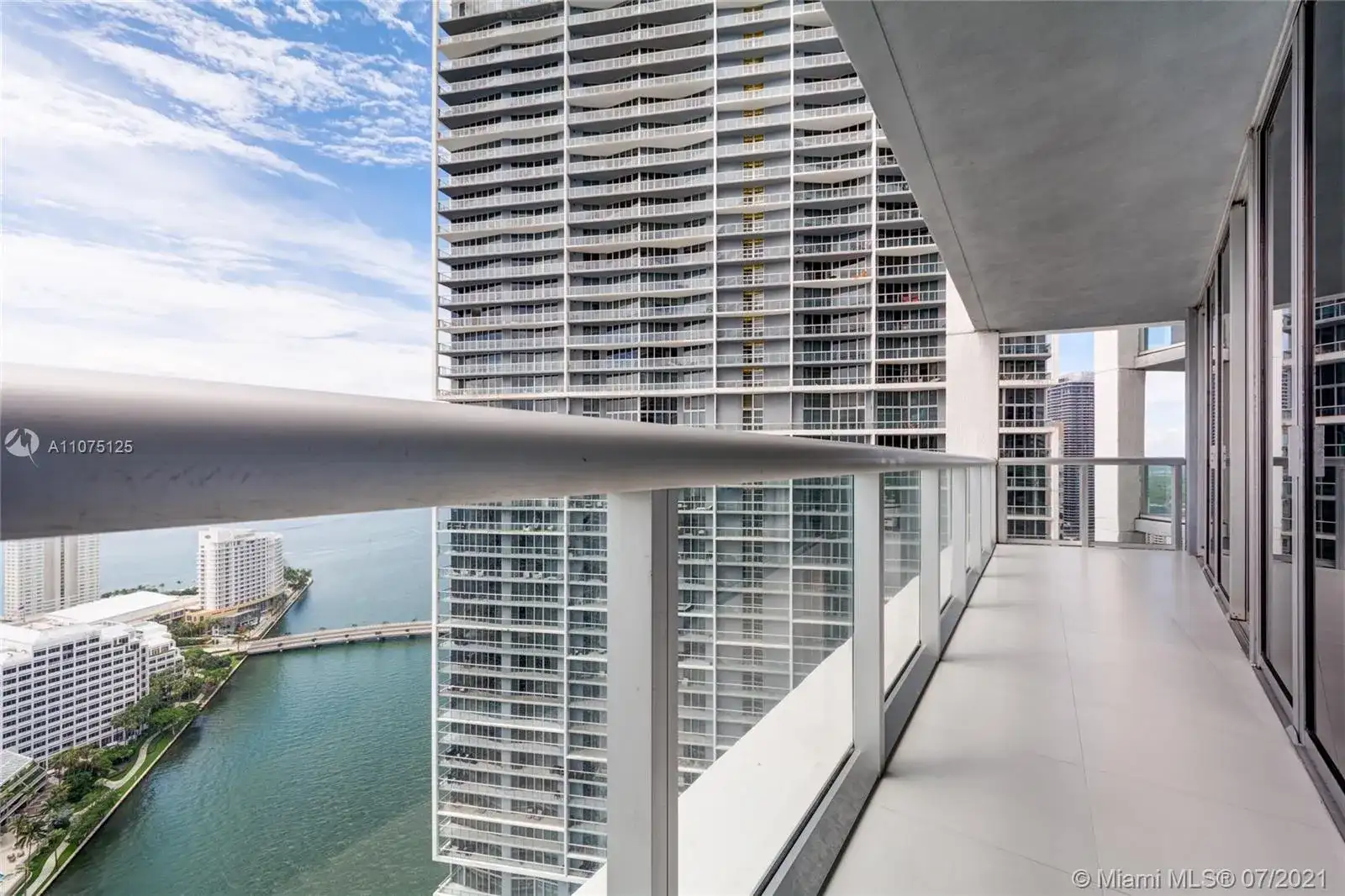 475 Brickell Ave # 3907, Miami FL 33131 photo 2