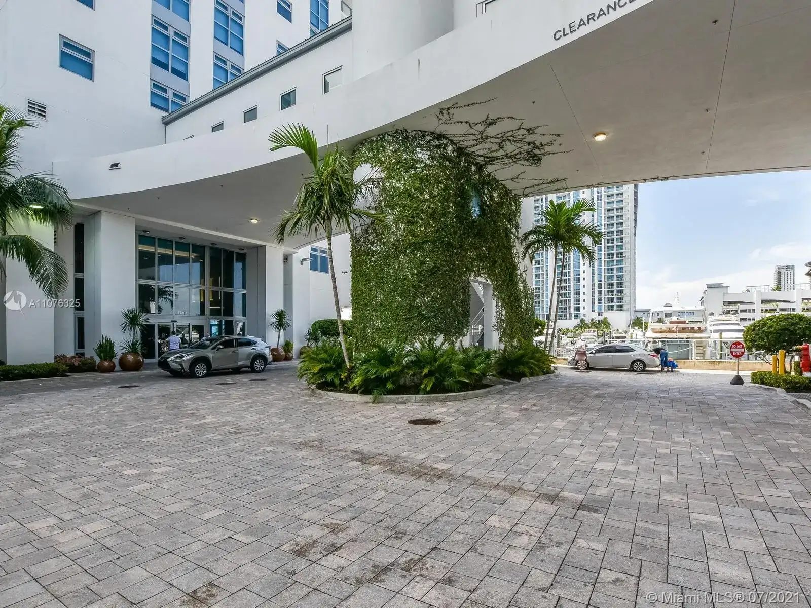 17301 Biscayne Blvd # 1609, North Miami Beach FL 33160 photo 4