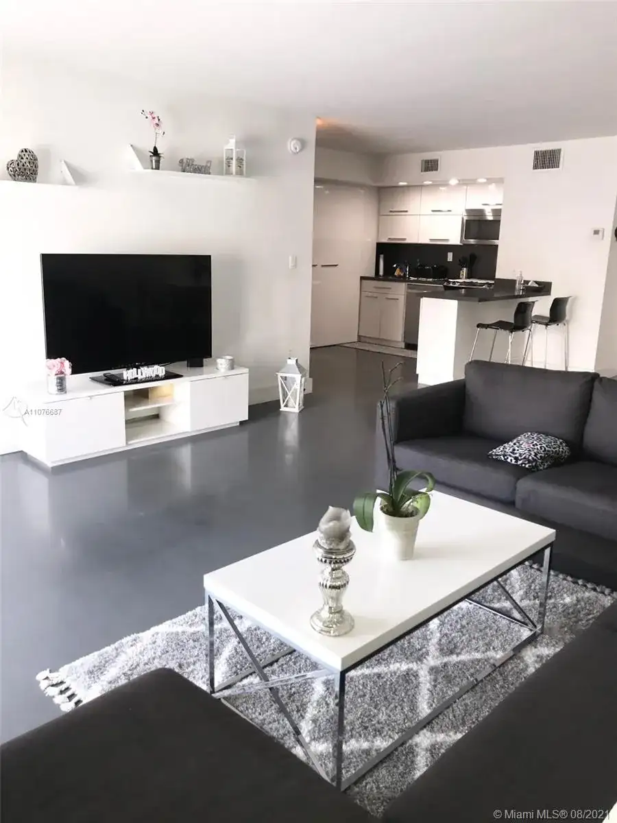 1800 Collins Ave # 6B, Miami Beach FL 33139 photo 2
