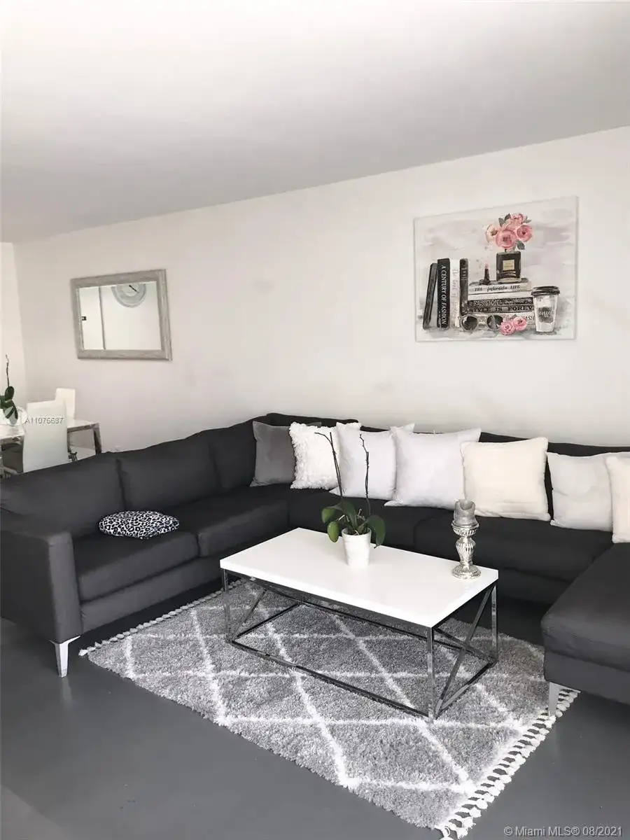 1800 Collins Ave # 6B, Miami Beach FL 33139 photo 3