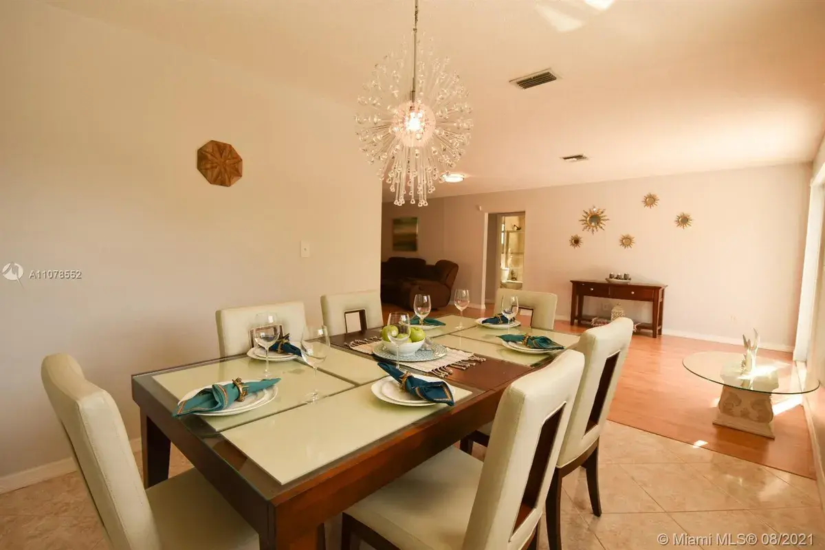 208 SW 2nd Ave, Hallandale Beach FL 33009