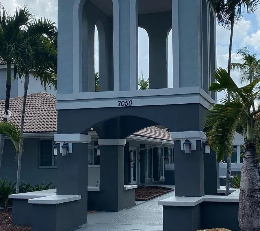 7210 NW 179th St # 202, Hialeah FL 33015