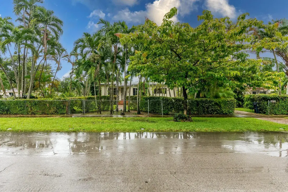 380 Morningside Dr, Miami Springs FL 33166