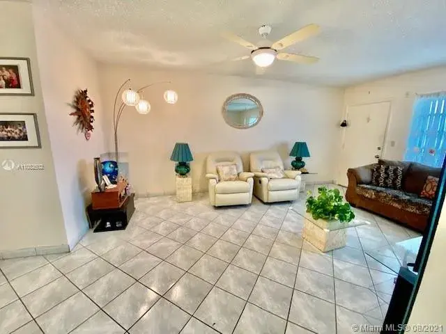 12 NE 204th St # 17, Miami Gardens FL 33179