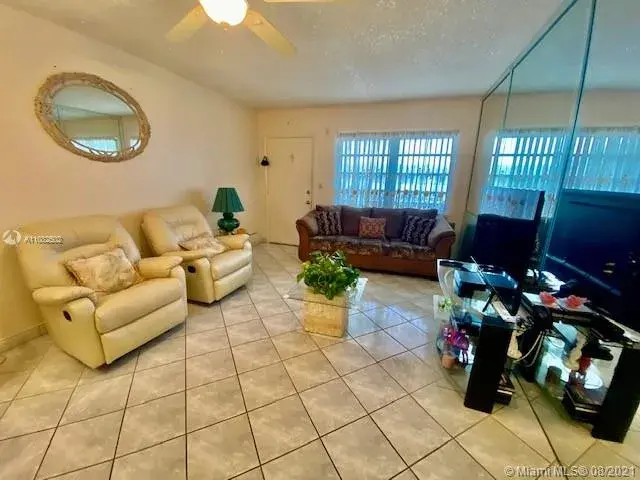 12 NE 204th St # 17, Miami Gardens FL 33179