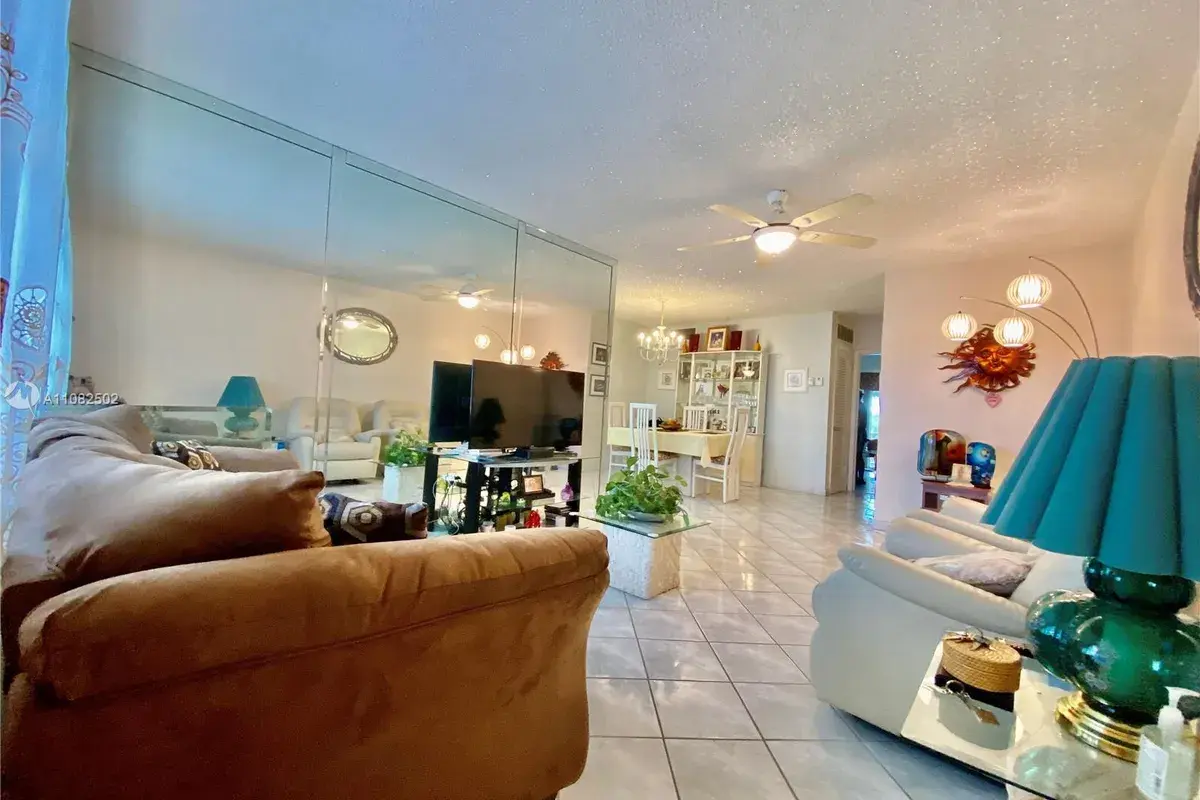 12 NE 204th St # 17, Miami Gardens FL 33179