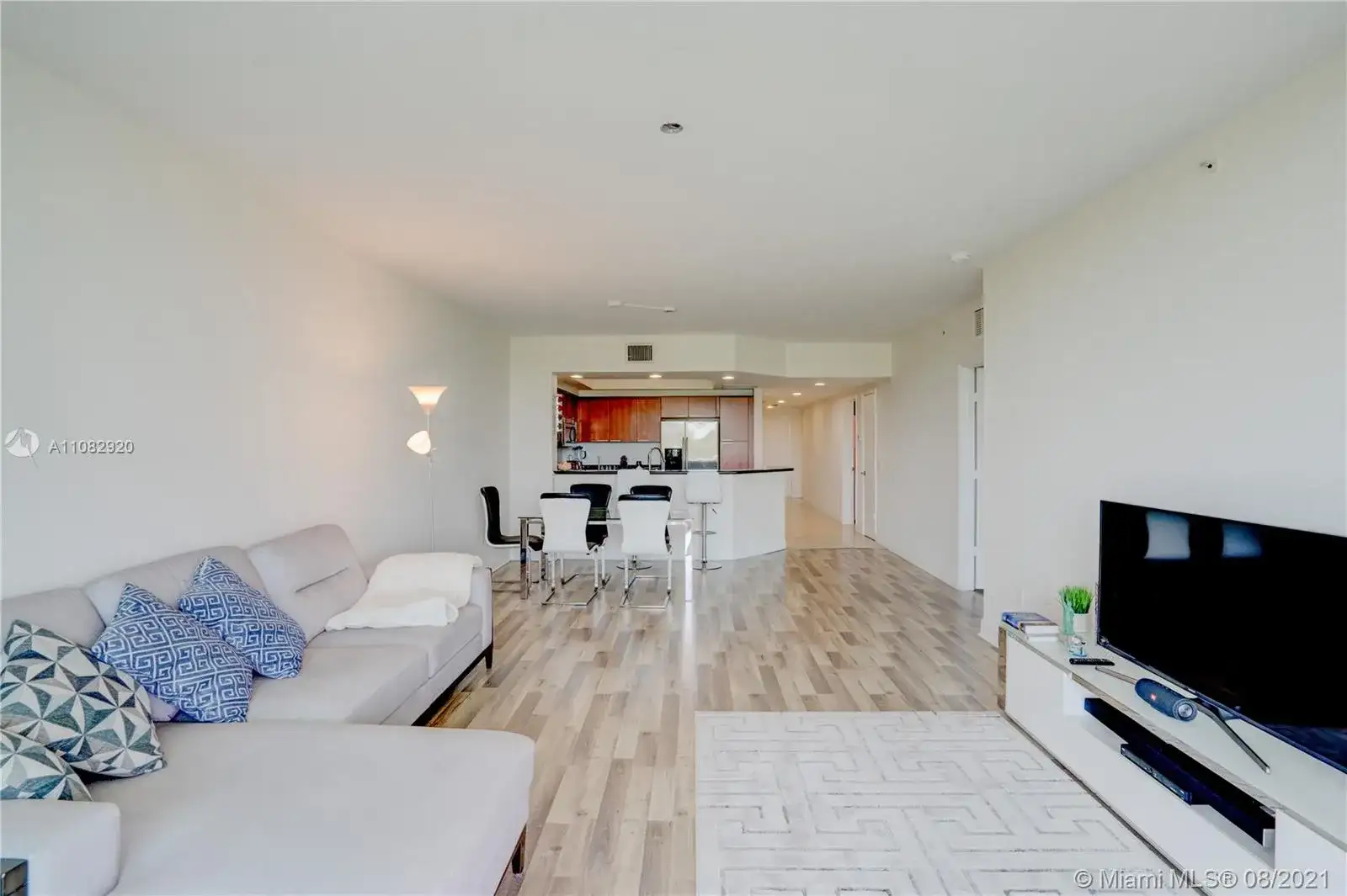15051 Royal Oaks Ln # 503, North Miami FL 33181 photo 4