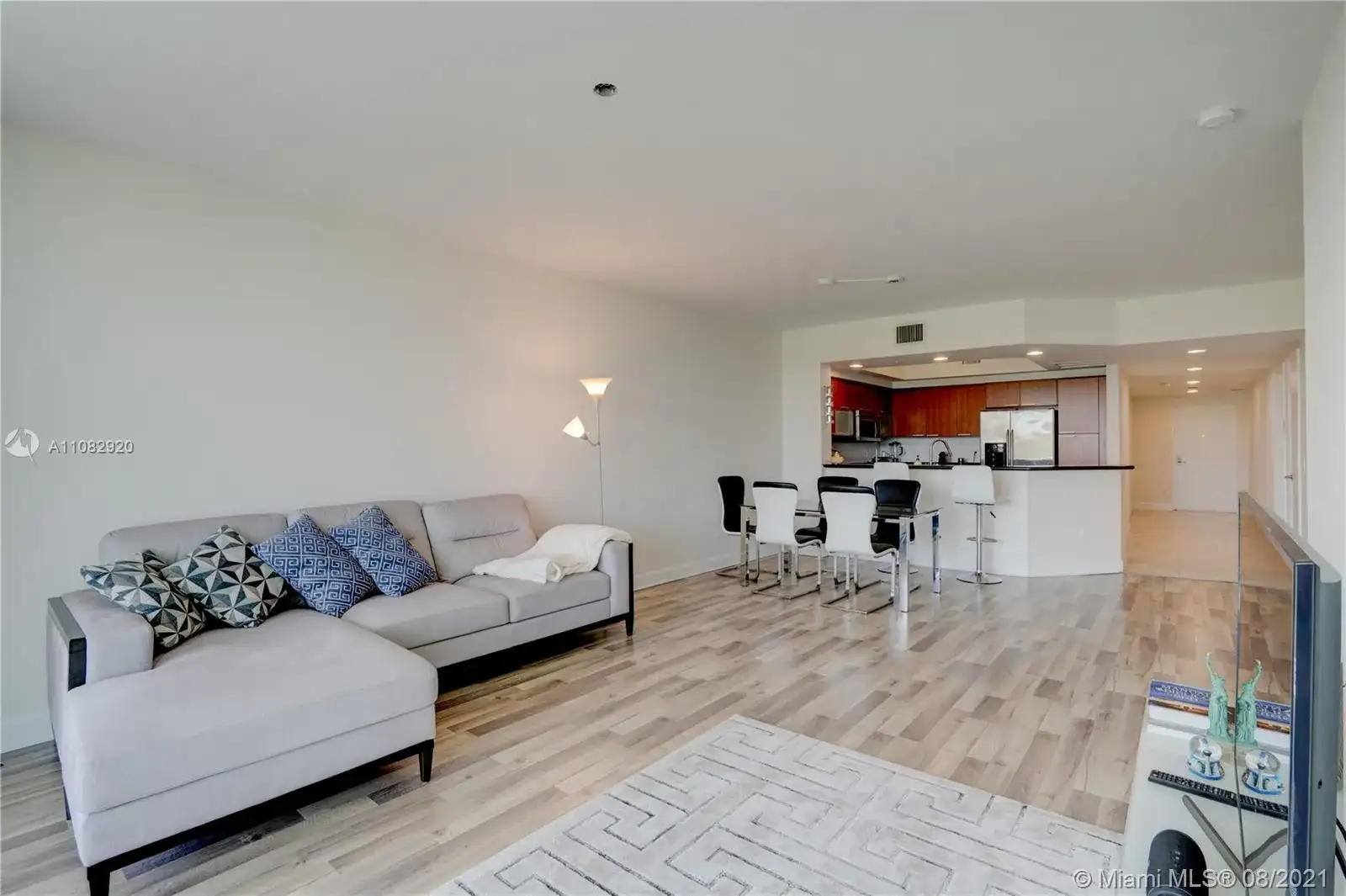 15051 Royal Oaks Ln # 503, North Miami FL 33181 photo 5