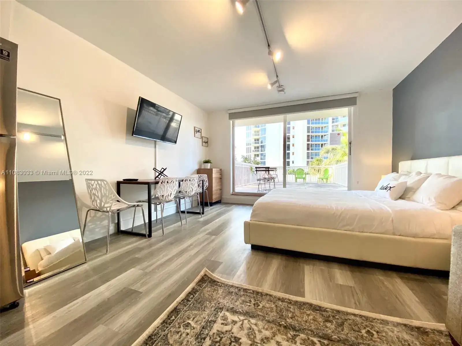 19201 Collins Ave # 124, Sunny Isles Beach FL 33160 photo 3
