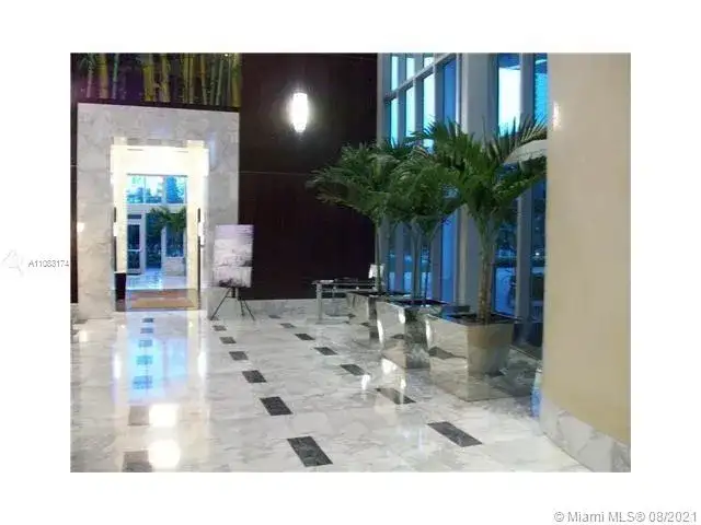 185 SW 7th St # 4201, Miami FL 33130 photo 3