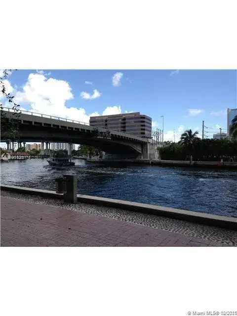 185 SW 7th St # 4201, Miami FL 33130 photo 4