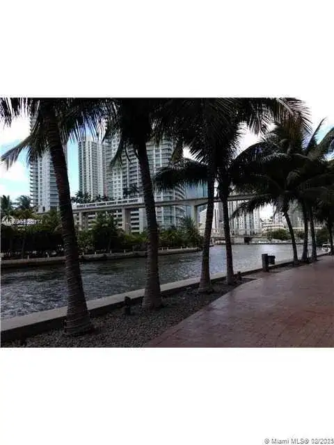 185 SW 7th St # 4201, Miami FL 33130 photo 5