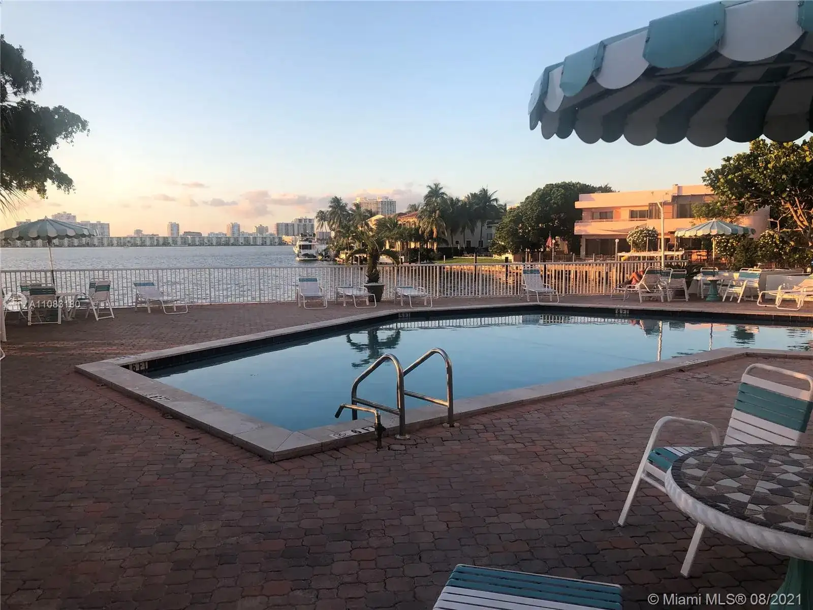 2841 NE 163rd St # 912, North Miami Beach FL 33160 photo 4